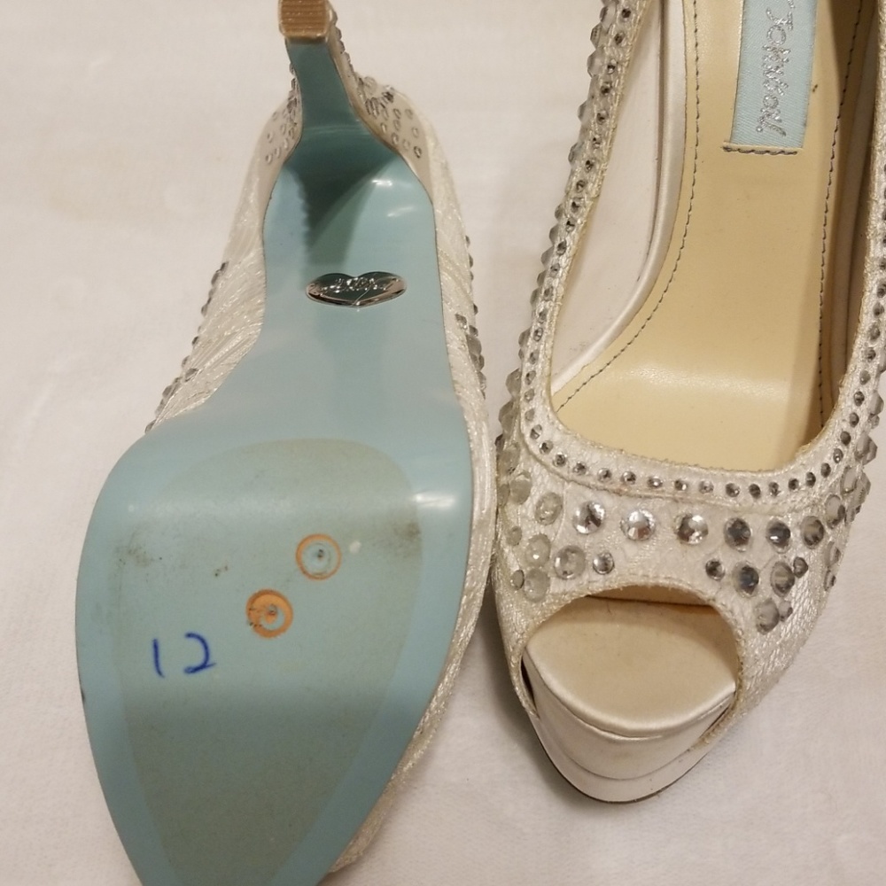 Betsey Johnson white wedding heels - Picture 5 of 5
